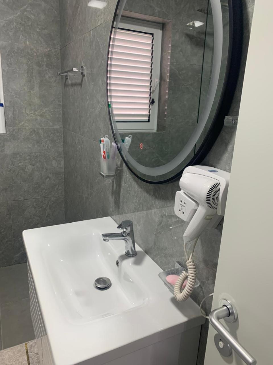 شقة Flat In Berat'S Center المظهر الخارجي الصورة